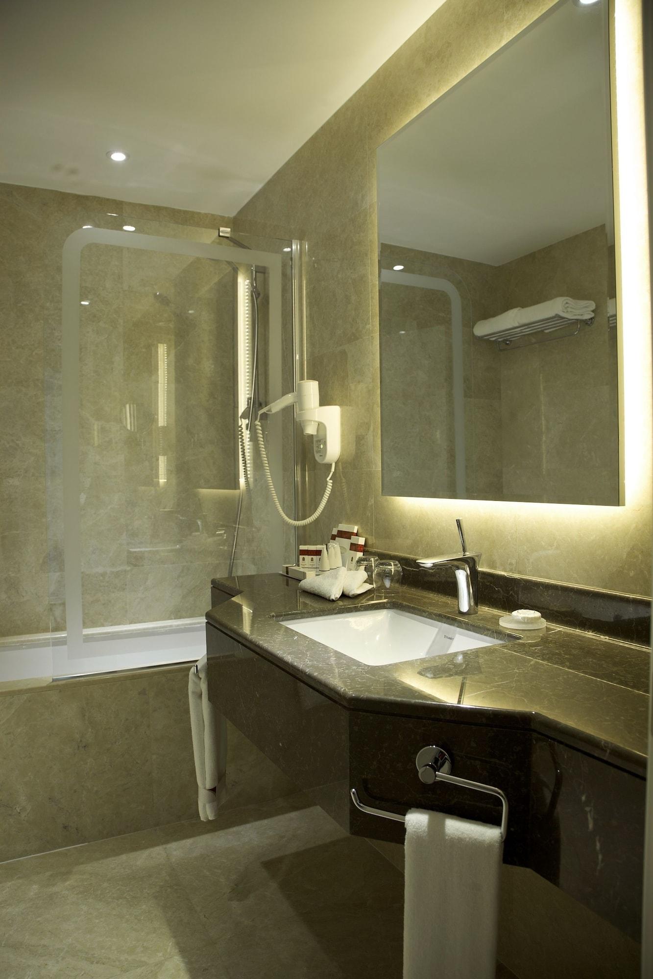 Hotel Retaj Royale
